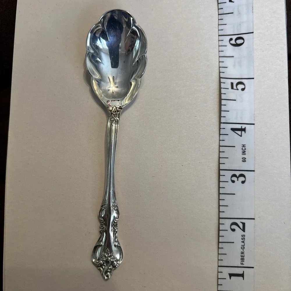 Vintage International Deep Silver Plate‎ Sugar Shell Spoon Orleans Pattern